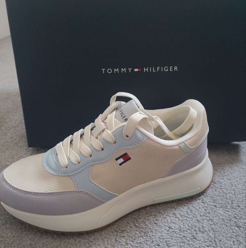 Women's Tommy Hilfiger sneakers